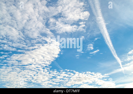 Foto aus dem Flugzeug in den regionalen interne Himmel zu verfolgen Stockfoto