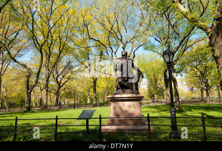 Robert Burns Statue auf der Mall in Central Park in New York City, USA Stockfoto