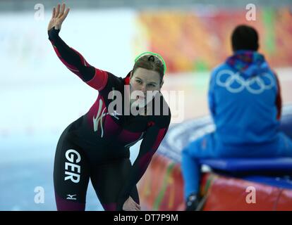 Sotschi, Russland. 11. Februar 2014. Jenny Wolf aus Deutschland reagiert nach der Damen 500 m Rennen 2 in Adler-Arena auf der 2014 Olympischen Spiele in Sotschi, Sotschi, Russland, 11. Februar 2014. Foto: Christian Charisius/Dpa/Alamy Live News Stockfoto