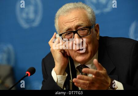 Genf, Schweiz. 11. Februar 2014. UN-Arabische Liga-Sondergesandten für Syrien Lakhdar Brahimi besucht eine Pressekonferenz in Genf, Schweiz, am 11. Februar 2014. Brahimi am Dienstag sagte, dass seit Beginn der zweiten Runde der Friedensgespräche Syrien, auch bekannt als die Genfer Konferenz, einen Tag früher wieder wenig Fortschritte erzielt wurden. Er wandte sich an Aktionen zu machen diesen Prozess eine Realität und Syrien aus dem Sumpf befreien helfen beschleunigen. Bildnachweis: Wang Siwei/Xinhua/Alamy Live-Nachrichten Stockfoto