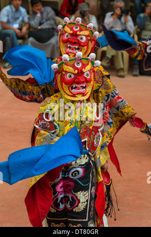 Maskierte Cham-Tänzer des Tak Tkok Tse Chu-Festivals am Tak Thok Gompa, (Ladakh) Jammu & Kaschmir, Indien Stockfoto