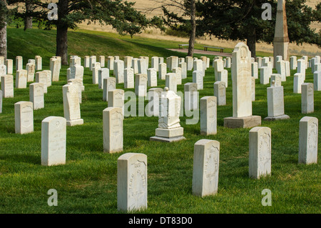 Grabsteine der gefallenen Soldaten der 7. Kavallerie am Little Bighorn National Monument, Montana, USA Stockfoto