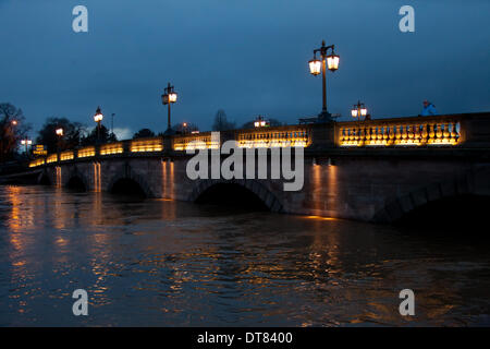 Der Fluss Severn in Worcester in der Flut, abend Shot 2014 Stockfoto