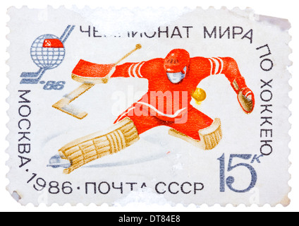 UdSSR - CIRCA 1986: Eine Briefmarke gedruckt in Russland zeigt Hockey Goalie, Serie Hockey World Championship 1986, ca. 1986 Stockfoto