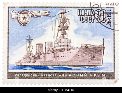 Russland - CIRCA 1982: Briefmarke gedruckt von Russland, zeigt Marineschiff Wachen Kreuzer "Red Krim", ca. 1982 Stockfoto