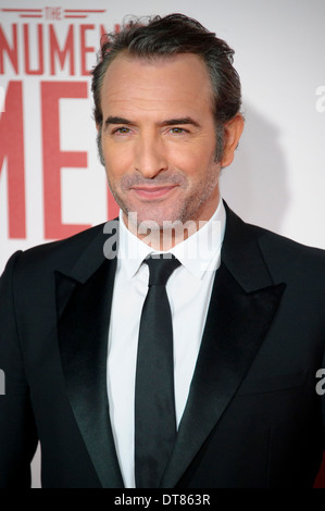 Jean Dujardin kommt für die UK-Premiere von "The Monuments Men" zu einem zentralen London Kino, London. Stockfoto