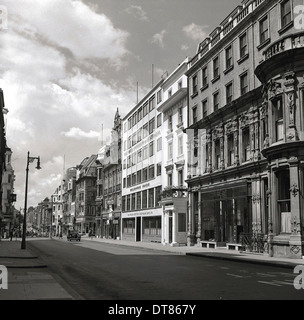 Historisches Bild von der 1950er Jahre mit einem ruhigen Londoner Straße. Stockfoto