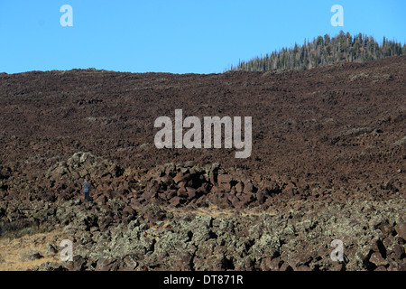 Wanderer auf Ahah basaltischen fließt Lava Markagunt Plateau vulkanischen Feld Utah Stockfoto