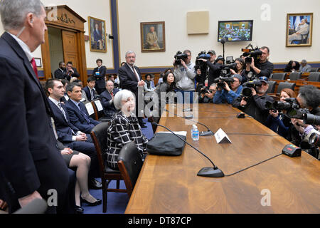 Washingtong, USA. 11. Februar 2014. US Federal Reserve Stuhl Janet Yellen verleiht ihr erstes Zeugnis Kongress im Rahmen einer Anhörung House Financial Services Committee auf dem Capitol Hill in Washington, D.C., Hauptstadt der Vereinigten Staaten, 11. Februar 2014. Yellen, sagte am Dienstag, dass sie weiterhin zur Umsetzung der Geldpolitik durch ehemalige Vorsitzende Ben Bernanke gemacht. © Zhang Jun/Xinhua/Alamy Live-Nachrichten Stockfoto