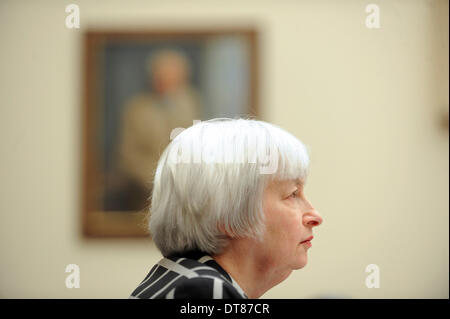 Washingtong, USA. 11. Februar 2014. US Federal Reserve Stuhl Janet Yellen verleiht ihr erstes Zeugnis Kongress im Rahmen einer Anhörung House Financial Services Committee auf dem Capitol Hill in Washington, D.C., Hauptstadt der Vereinigten Staaten, 11. Februar 2014. Yellen, sagte am Dienstag, dass sie weiterhin zur Umsetzung der Geldpolitik durch ehemalige Vorsitzende Ben Bernanke gemacht. © Zhang Jun/Xinhua/Alamy Live-Nachrichten Stockfoto