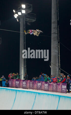 Sotschi, Russland. 11. Februar 2014. Rosa Khutor Extreme Park. USAS Shaun White mit seiner Unterschrift enorme Methode-Air auf den ersten Treffer. Er beendete überraschend aus dem Podium auf dem 4. Platz. XXII Olympische Winterspiele, Sochi2014. Herren Snowboard Halfpipe FINALS an den Rosa Khutor Extreme Park, Russland. Bildnachweis: Aktion Plus Sport/Alamy Live-Nachrichten Stockfoto