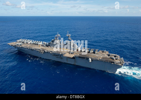 Pazifik, 5. September 2013 - Transite der amphibischen Angriff Schiff USS Boxer (LHD-4) des Pazifischen Ozeans. Stockfoto