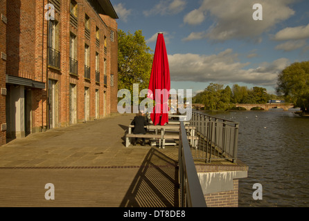 Das Cafe Terrasse des Royal Shakespeare Theatre Stockfoto