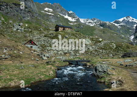 Berghütte Cabane de Louvie oberhalb der Louvie Bach, Val de Bagnes, Wallis, Schweiz Stockfoto