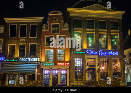 Reihen von Bars und Restaurants in der alten Mitte von Groningen. Stockfoto