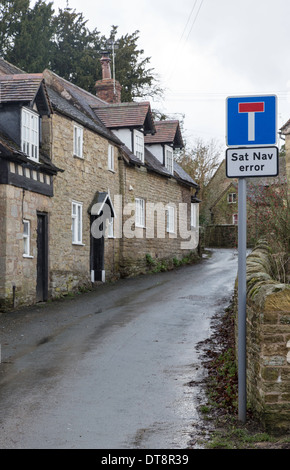 Shropshire Dorf entmutigend Zugang zu einer Sackgasse mit Navi Fehler Schild, England, UK Stockfoto