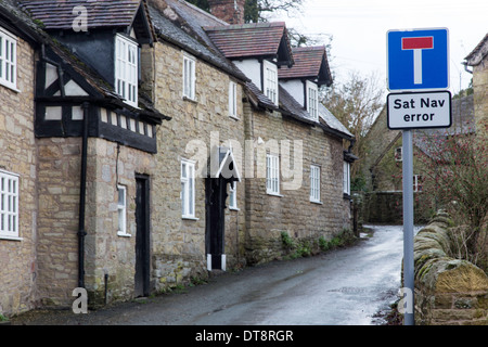 Shropshire Dorf entmutigend Zugang zu einer Sackgasse mit Navi Fehler Schild, England, UK Stockfoto