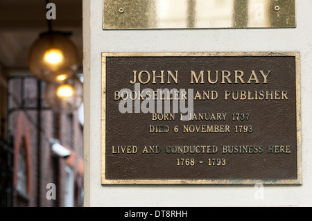 Eine Gedenktafel an dem Gebäude vom achtzehnten Jahrhundert Buchhändler und Verleger John Murray. Stockfoto