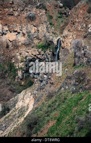 Rujm El Hiri, Gilgal oder Galgal Refaim, Rad der Geister, Golan-Höhen, Baschan, Israel in der Nähe Wasserfall in Gamla Stockfoto