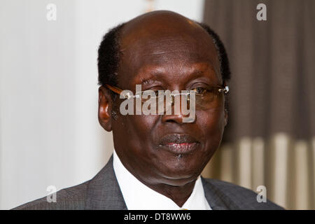 Süd-Sudan Foreign Affairs Minister Hon Dr. Barnaba marianische Benjamin diskutiert aktuelle Krise seines Landes an die Mitglieder der Medien in London 12.02.2014 Stockfoto