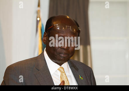 Süd-Sudan Foreign Affairs Minister Hon Dr. Barnaba marianische Benjamin diskutiert aktuelle Krise seines Landes an die Mitglieder der Medien in London 12.02.2014 Stockfoto