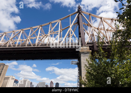 Die Ed Koch Queensboro Bridge überquert den East River, NYC Stockfoto