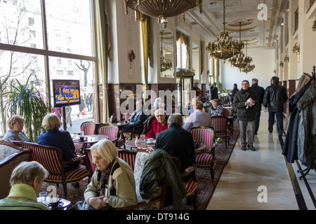 Gäste im Hotel Moskva-Café, Belgrad, Serbien Stockfoto