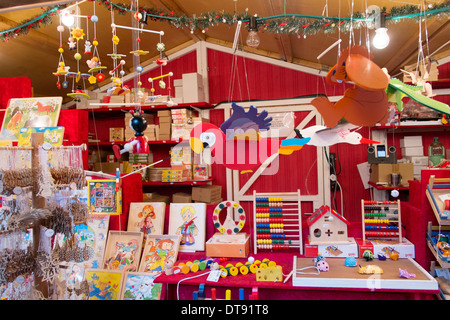 Birmingham Frankfurter Weihnachtsmarkt 2013 - Marktstand mit bunten Holz Kinder Spielzeug 2013 Stockfoto