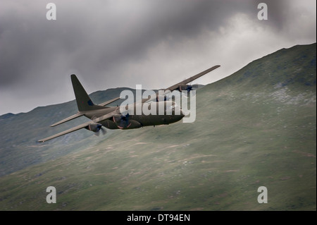 C-130 Herkules Taktische Transportflugzeuge, Mach Schleife Stockfoto