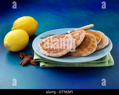 Zitrone-Pekannuss-Pfannkuchen Stockfoto