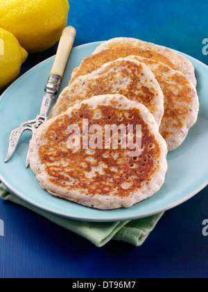Zitrone-Pekannuss-Pfannkuchen Stockfoto