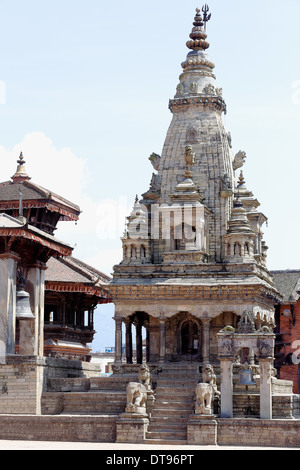 Vatsala-Durga-Tempel mit Taleju - groß- und Khicha Kho Gan - bellenden Hund - Glocken. Durbar Square-Bhaktapur-Nepal. 0234 Stockfoto
