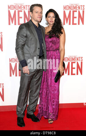 London, UK. 11. Februar 2014. Matt Damon und Luciana Barroso für "The Monuments Men" Premiere im Odeon Leicester Square in London ankommen. 02.11.2014 Credit: Dpa picture-Alliance/Alamy Live News Stockfoto