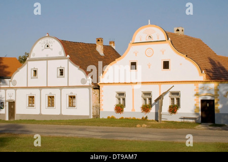 Barockhäuser, aufgenommen in die Liste des Weltkulturerbes der UNESCO, in Holasovice, Südböhmen, Tschechien. Stockfoto