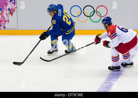 Sotschi, Krasnodar Krai, Rußland. 12. Februar 2014. Schwedens Alexander STEEN in Aktion während der Herren Eishockey Vorrunde zwischen Schweden und der Tschechischen Republik im Bolschoi Ice Dome, Coastal Cluster - XXII Olympische Winter-Spiele-Credit: Action Plus Sport/Alamy Live News Stockfoto