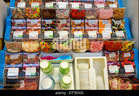 die Pick & Mix Bonbons Abschnitt eine britische Supermarktkette Stockfoto