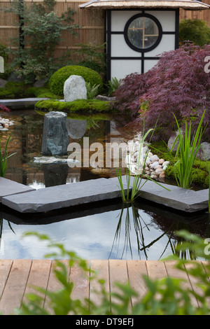 Japanischen Schaugarten auf kleinen Grundstück am Gartenschau in Cheshire Stockfoto