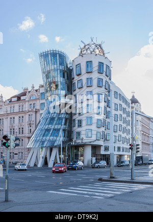 Nationale-Nederlanden Gebäude, bekannt als Fred und Ginger Gebäudes oder Tanzhaus, Prag, Tschechische Republik Stockfoto