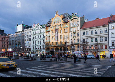 Straßenszene in der Abenddämmerung in Wenzelsplatz, Prag, Tschechische Republik, Osteuropa mit dem Grand Hotel Europa Stockfoto