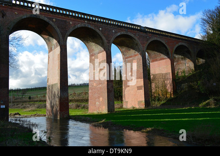 Fluß Darent Eisenbahnviadukt Stockfoto