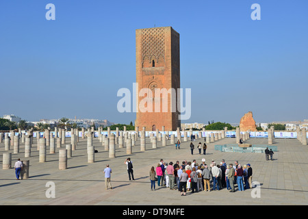 Boulevard Mohamed Lyazid, Rabat, Rabat-Salé-Zemmour-Zaer Region, Hassan-Turm (Tour Hassan), Königreich Marokko Stockfoto