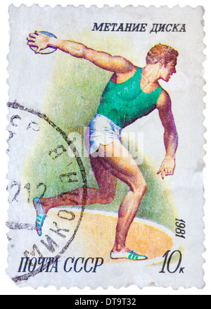 UdSSR - ca. 1981: Eine Briefmarke gedruckt in der UdSSR zeigt Diskus werfen mit der gleichen Inschrift, aus der Serie "Sport", ca. 1981 Stockfoto