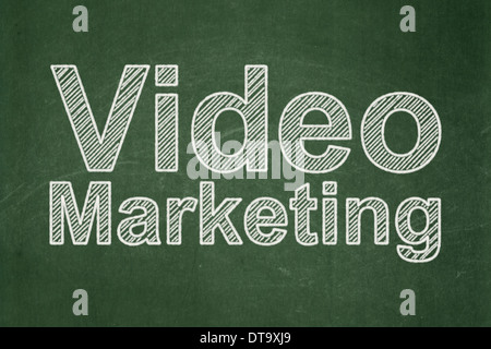 Geschäftskonzept: Video Marketing auf Tafel Hintergrund Stockfoto