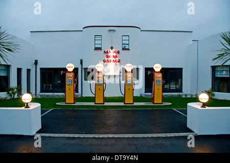 Art-Deco-Garage, Preston Manor Road, East, West Sussex, UK. Stockfoto