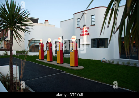 Art-Deco-Garage, Preston Manor Road, East, West Sussex, UK. Stockfoto