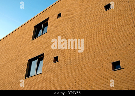 Moderne Gebäude mit Fenstern Stockfoto