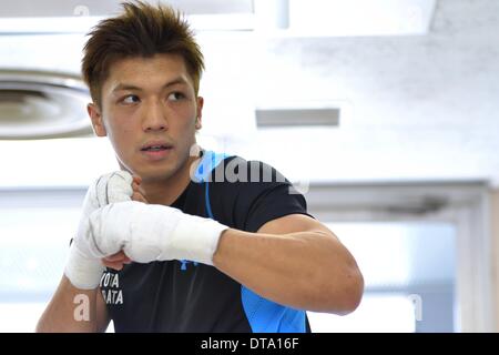 Tokio, Japan. 12. Februar 2014. Ryota Murata (JPN) Boxen: Ryota Murata Japans Züge während seiner offenen Training bei Teiken Boxing Gym in Tokio, Japan. Bildnachweis: Hiroaki Yamaguchi/AFLO/Alamy Live-Nachrichten Stockfoto