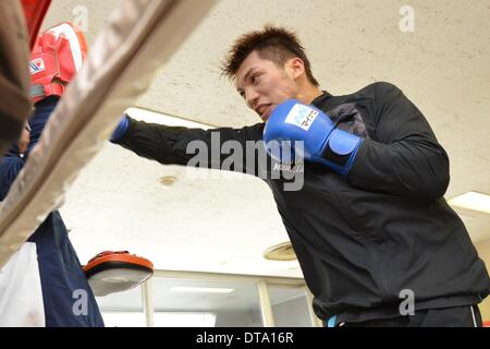 Tokio, Japan. 12. Februar 2014. Ryota Murata (JPN) Boxen: Ryota Murata Japans Züge während seiner offenen Training bei Teiken Boxing Gym in Tokio, Japan. Bildnachweis: Hiroaki Yamaguchi/AFLO/Alamy Live-Nachrichten Stockfoto