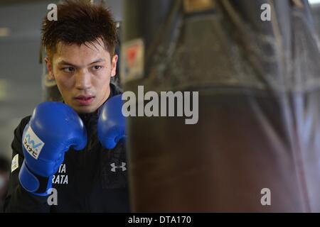 Tokio, Japan. 12. Februar 2014. Ryota Murata (JPN) Boxen: Ryota Murata Japans Züge während seiner offenen Training bei Teiken Boxing Gym in Tokio, Japan. Bildnachweis: Hiroaki Yamaguchi/AFLO/Alamy Live-Nachrichten Stockfoto