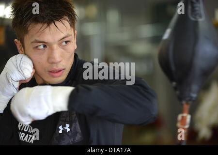 Tokio, Japan. 12. Februar 2014. Ryota Murata (JPN) Boxen: Ryota Murata Japans Züge während seiner offenen Training bei Teiken Boxing Gym in Tokio, Japan. Bildnachweis: Hiroaki Yamaguchi/AFLO/Alamy Live-Nachrichten Stockfoto